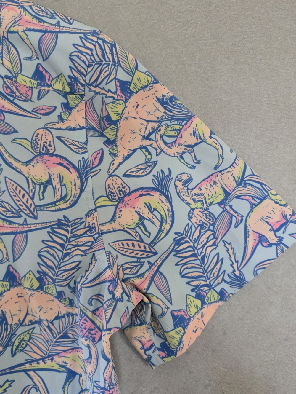 Chubbies Mens Tropical Dinosaur Short Sleeve Button Down Shirt Size Medium - Picture 9 of 10